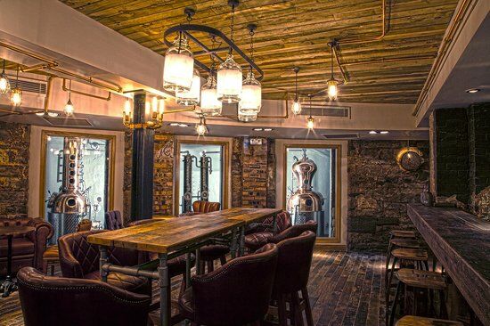 Heads & Tales Bar