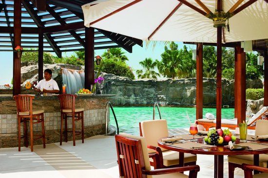 Flamingos Pool Bar & Restaurant