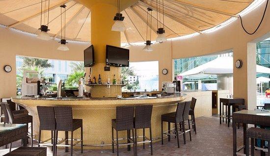 Oasis Pool & Bar