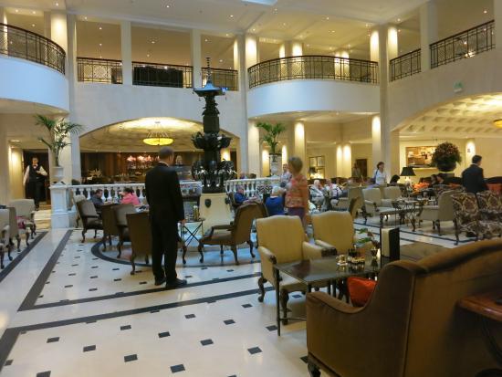 Lobby Lounge & Bar