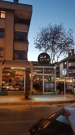B'eat Cafe & Brasserie